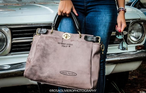 Kelly Severe Gusts Italy Borsa in pelle di agnello tortora e nero.